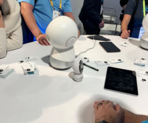 Roboty asystenci. Inteligentne rozwiązania na targach CES 2018