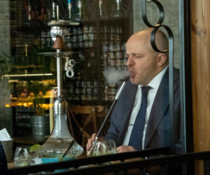 Paweł Kowal w restauracji