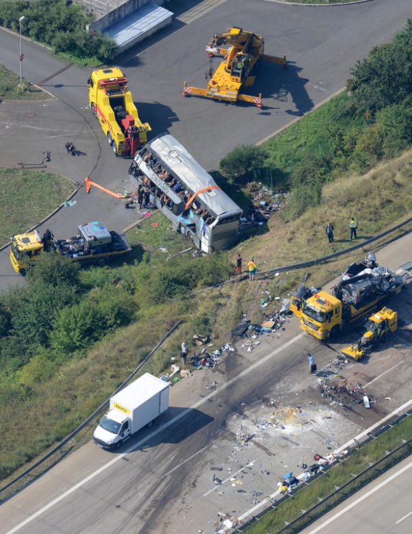 Wypadek polskiego autokaru w Niemczech obok Drezna. NIE ŻYJE 9 osób, około 40 rannych