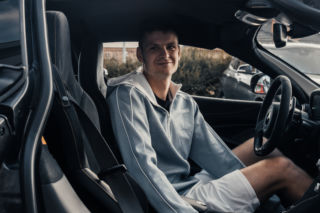 Hubert Hurkacz w McLarenie 720S Coupe. To prezent urodzinowy warty 1,4 mln zł! 