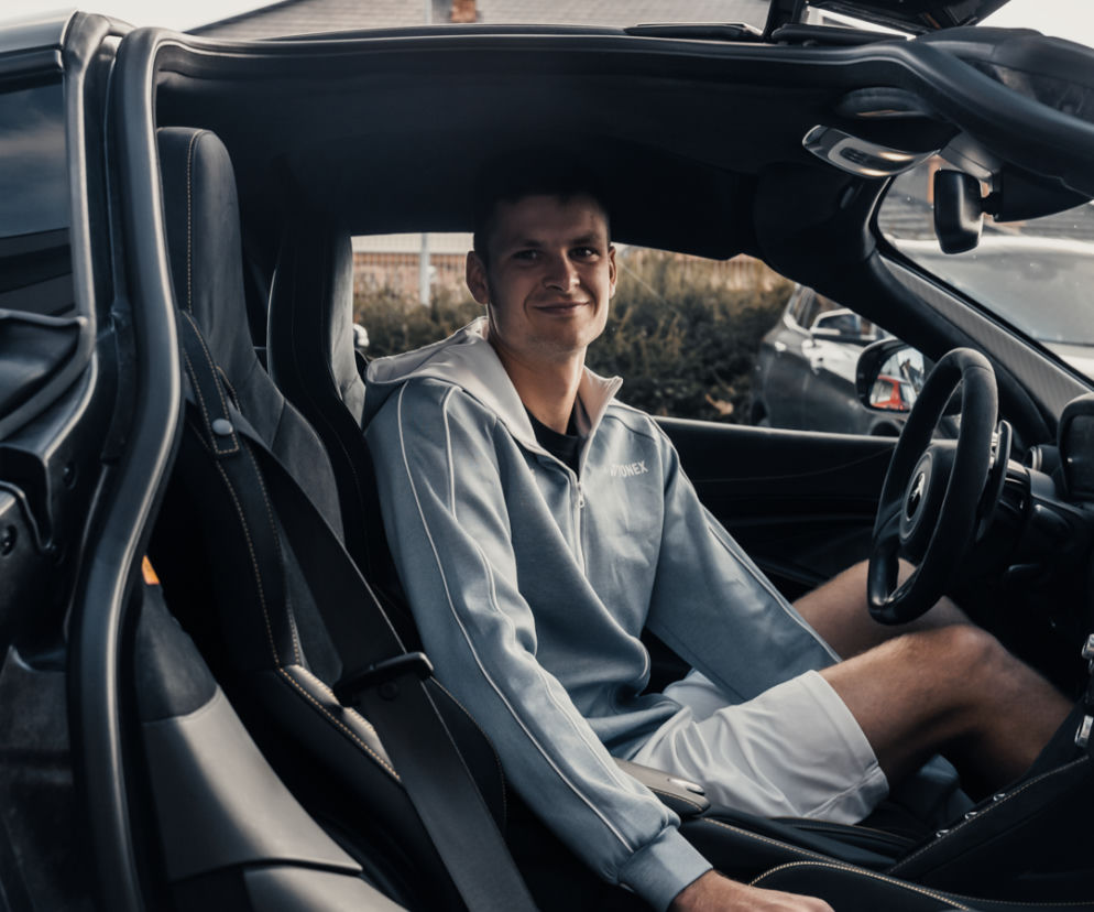 Hubert Hurkacz w McLarenie 720S Coupe