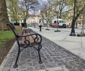 Nowe oblicze placu Wolności. Kwiaciarnie już zamontowane, koniec prac coraz bliżej