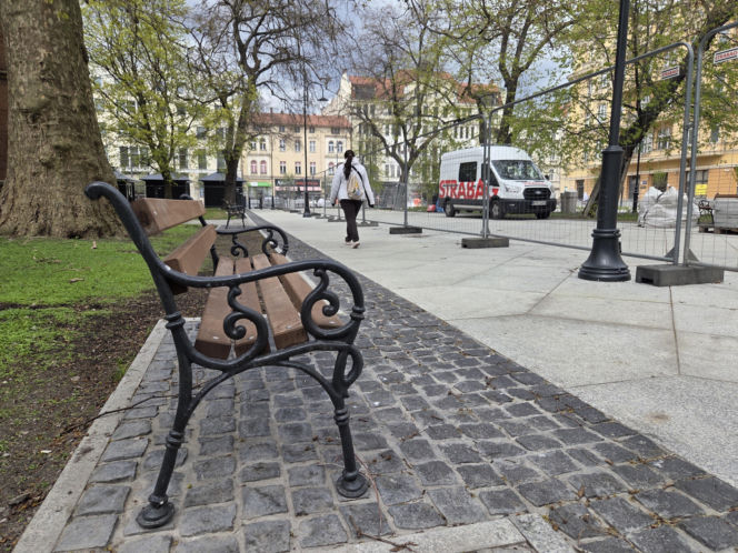 Nowe oblicze placu Wolności. Kwiaciarnie już zamontowane, koniec prac coraz bliżej