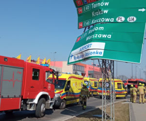 Pilne! Wypadek na al. Rejtana! Autobus staranował przystanek. Są ranni! 