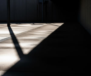 Tragiczne znalezisko w Piasecznie. Co naprawdę wydarzyło się pod wiaduktem?