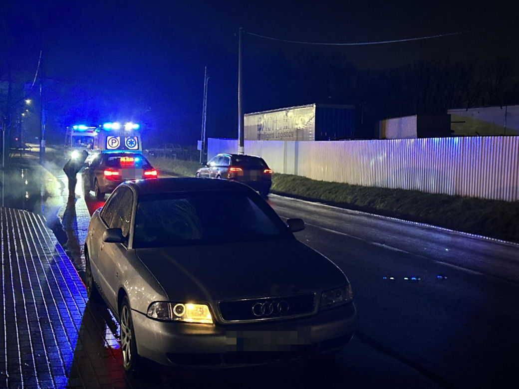 Potworne potrącenie w Markach. Przechodził z butelką wódki w niedozwolonym miejscu!