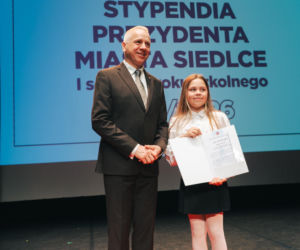 Najzdolniejsi uczniowie odebrali stypendia Prezydenta Miasta Siedlce