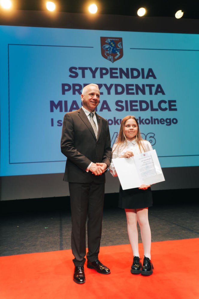 Najzdolniejsi uczniowie odebrali stypendia Prezydenta Miasta Siedlce