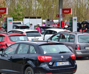 Kolejki niemieckich aut na przygranicznych stacjach paliw