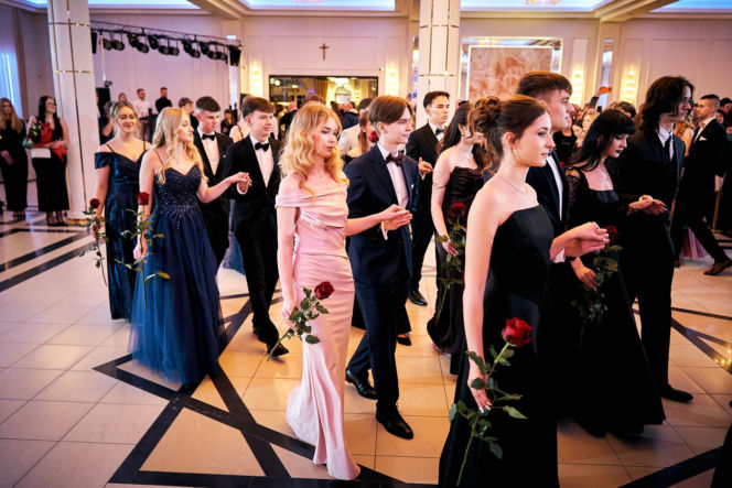 Studniówka siedleckiej Królówki 2026 - walc i polonez