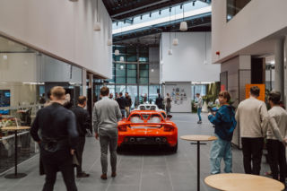 Porsche otworzyło największy salon w Polsce. To nie tylko miejsce zakupu samochodu