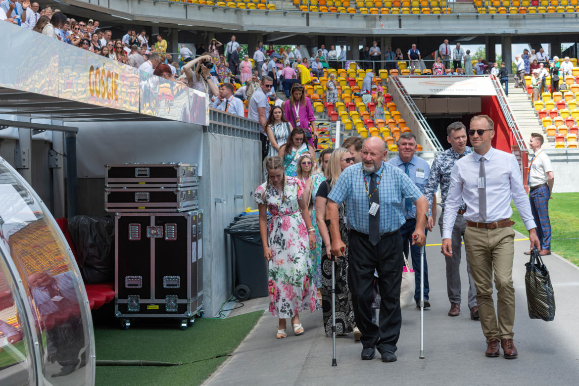 Białystok. Kongres Świadków Jehowy zgromadził tłumy na Stadionie Miejskim