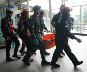 Indonezja/ Do 14 wzrosła liczba ofiar śmiertelnych kolizji pociągów, 84 osoby ranne