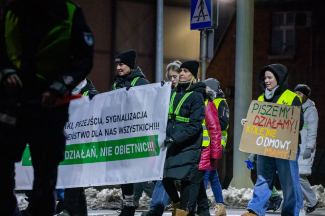 Kolejny protest na DK nr 80. Mieszkańcy Czarnowa wciąż pamiętają o wypadku, w którym zginął Kuba