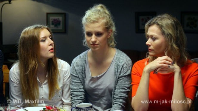 M jak miłość odc. 1046. Natalka (Marcjanna Lelek), Anna (Tamara Arciuch), Ula (Iga Krefft)