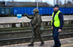 Wojsko patroluje dworzec w Koszalinie