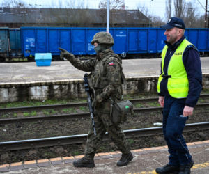 Wojsko patroluje dworzec w Koszalinie