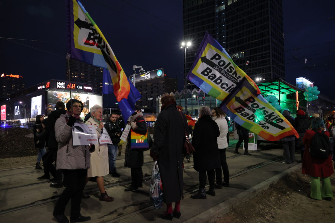 Strajk Kobiet w Warszawie. Tłumy znów wychodzą na ulice