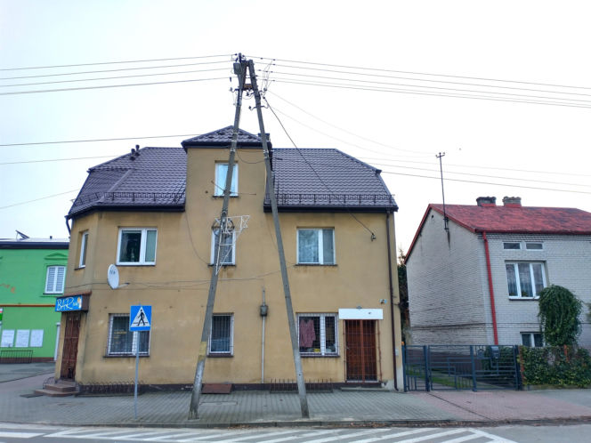 To najpiękniejsze miasteczko województwa łódzkiego. Leży nad jedną z najdłuższych rzek w Polsce