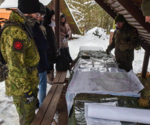 W Toruniu na siarczystym mrozie szkolą się cywile