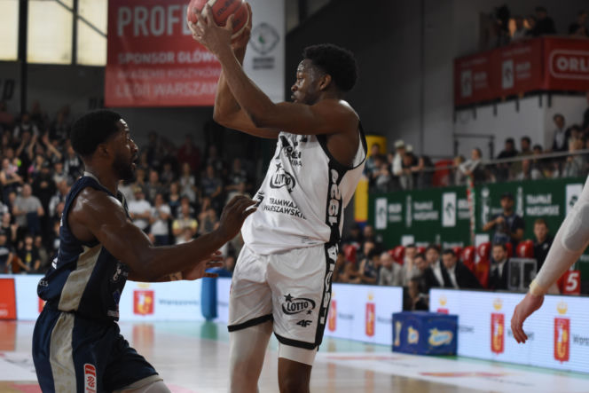 Legia Warszawa musiała uznać wyższość Dzików w derbowym starciu na Bemowie