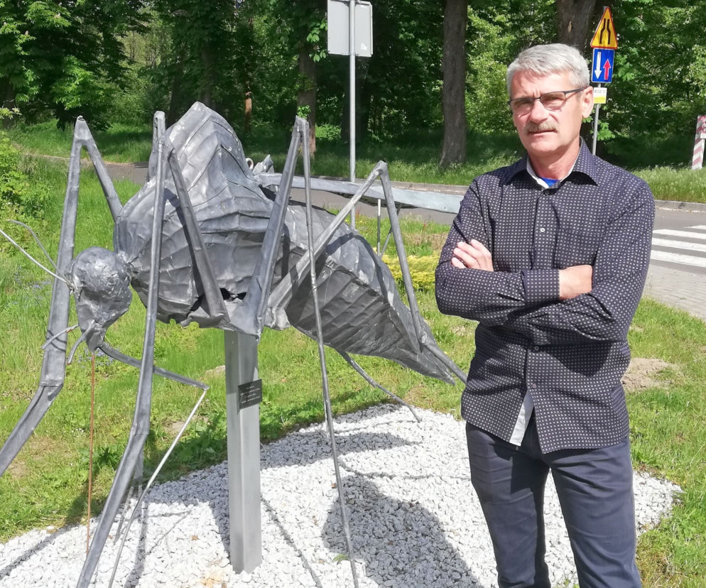 Komar Bąbel z sołtysem Niezgody Dariuszem Gierusem