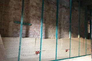 Termomodernizacja. Beton konopny - idealny materiał na izolację od wewnątrz i równe ściany