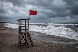 Sinice Mielno. Czy w Mielnie można się kąpać 17.08? Flaga, warunki pogodowe