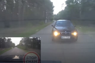 O co mu chodziło? Świr w BMW przez parę minut straszył jadących Skodą - WIDEO