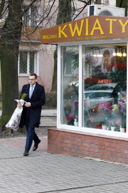 Premier kupił kwiaty a Kamiński bieliznę