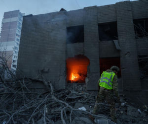 Zmasowany rosyjski atak na Kijów; zginęła jedna osoba, 16 zostało rannych