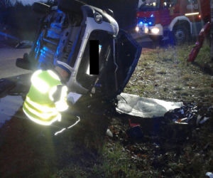 Tragiczne dachowanie niedaleko Paterka! Kierowca zginął na miejscu