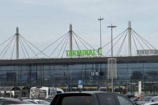 Terminal lotniskowy urośnie o blisko sto metrów i przyjmie największe samoloty świata. Wykonawca już na placu budowy