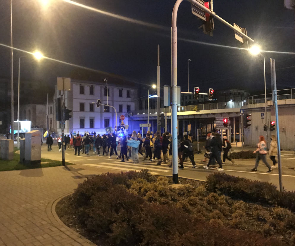 Protest kobiet w Katowicach! Karetka na sygnale jechała wprost na uczestników