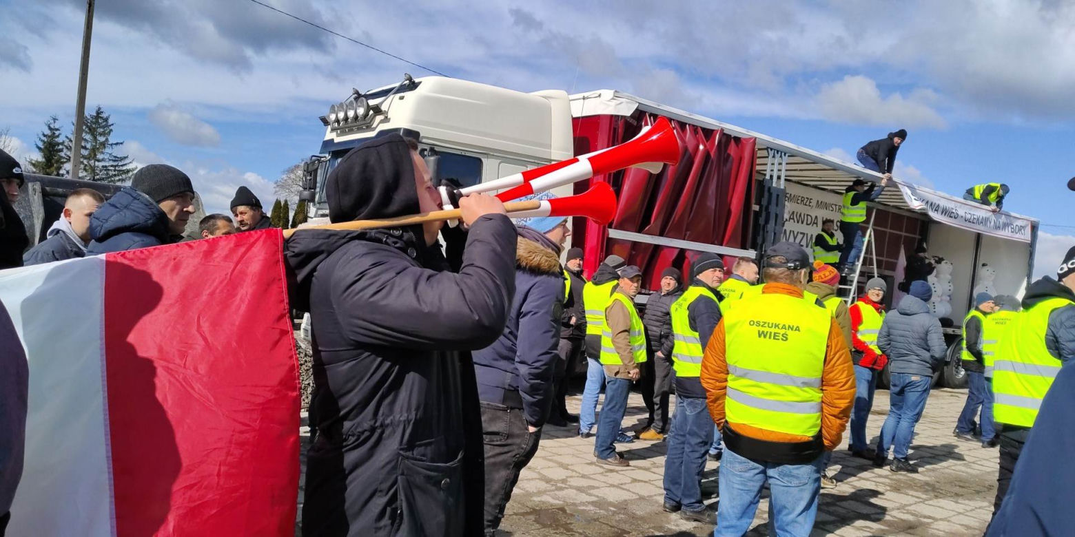 Ukrzyżowanie, bałwany i setki ciągników. Tak wyglądał protest rolniczy [ZDJĘCIA]