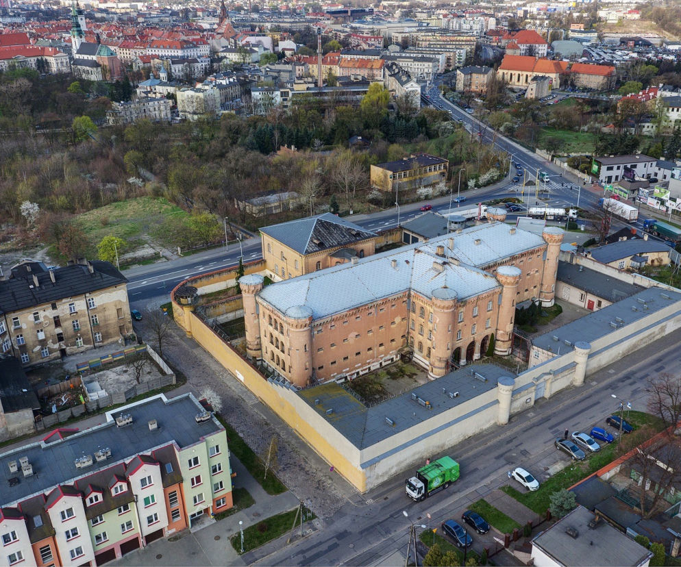 W Kaliszu kręca film! SPORE utrudnienia w okolicach dawnego więzienia! 