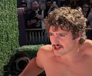 Benson Boone zrzucił koszulkę i wskoczył do wanny z... puszkami. Takie sceny w Los Angeles