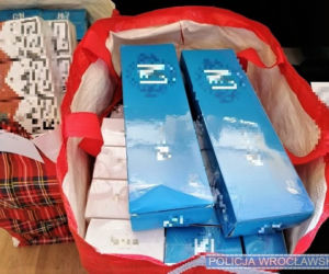Kilkanaście tysięcy nielegalnych papierosów przejęte przez wrocławskich policjantów