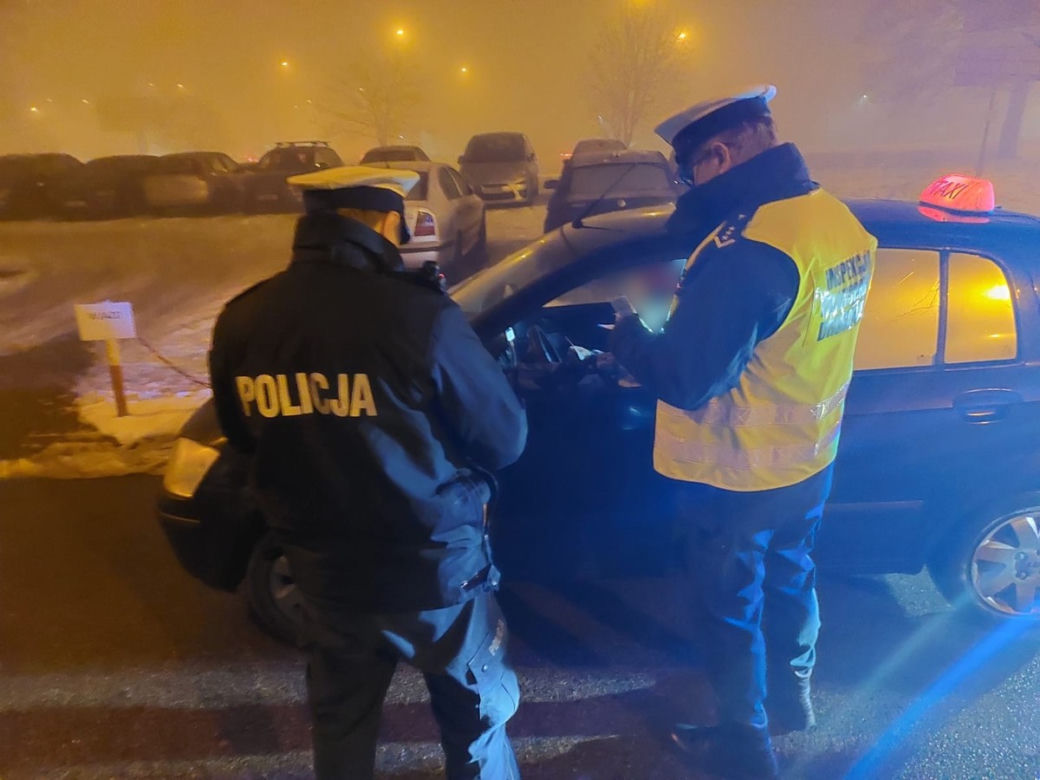 Kontrola drogowa. Policja sprawdzała taksówki "z aplikacji"