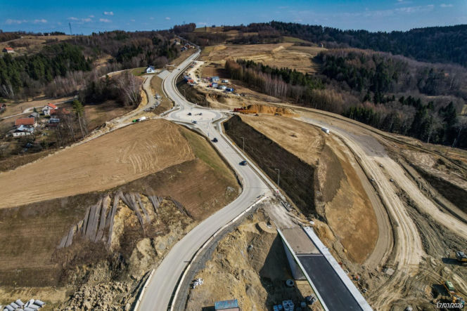 Najwyższa estakada w Polsce powstaje na S19 Babica Jawornik. Na plac budowy prowadzą serpentyny