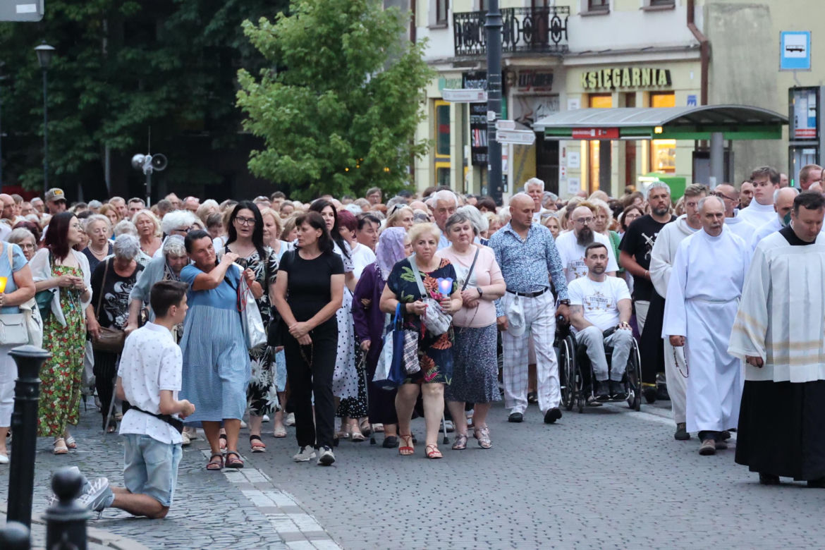 76. rocznica Cudu Lubelskiego. Procesja różańcowa w centrum Lublina