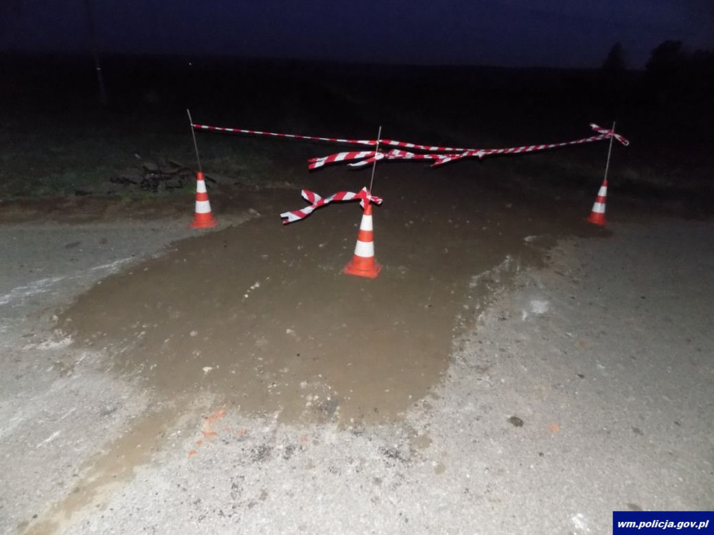 Zaorał drogę ciągnikiem