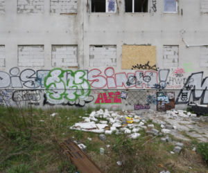 „Czarnobyl” Warszawy zniknie z mapy. „Smród, fetor i grzyb”. Tak wyglądało życie w „13 dzielnicy”