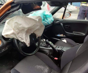 Rozbita Mazda MX-5 - wypadek na trasie S8 w Warszawie
