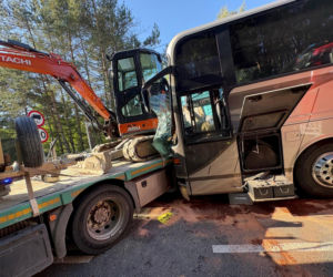 Dramat w drodze na wycieczkę szkolną. Ciężarówka zderzyła się z autokarem z dziećmi
