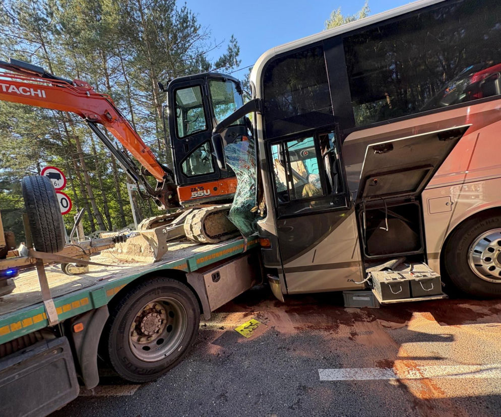 Dramat w drodze na wycieczkę szkolną. Ciężarówka zderzyła się z autokarem z dziećmi