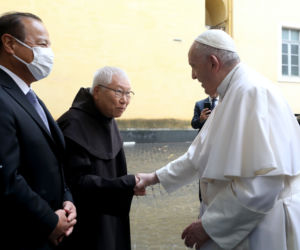 Papież Franciszek dostał wodorową Toyotę Mirai