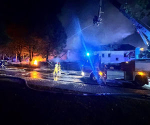 Słup czarnego dymu nad miastem. Płonie zakład wulkanizacyjny
