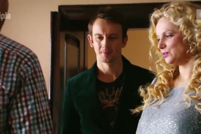 Przyjaciółki 3 sezon odcinek 31. Patrycja (Joanna Liszowska), Sebo (Modest Ruciński)