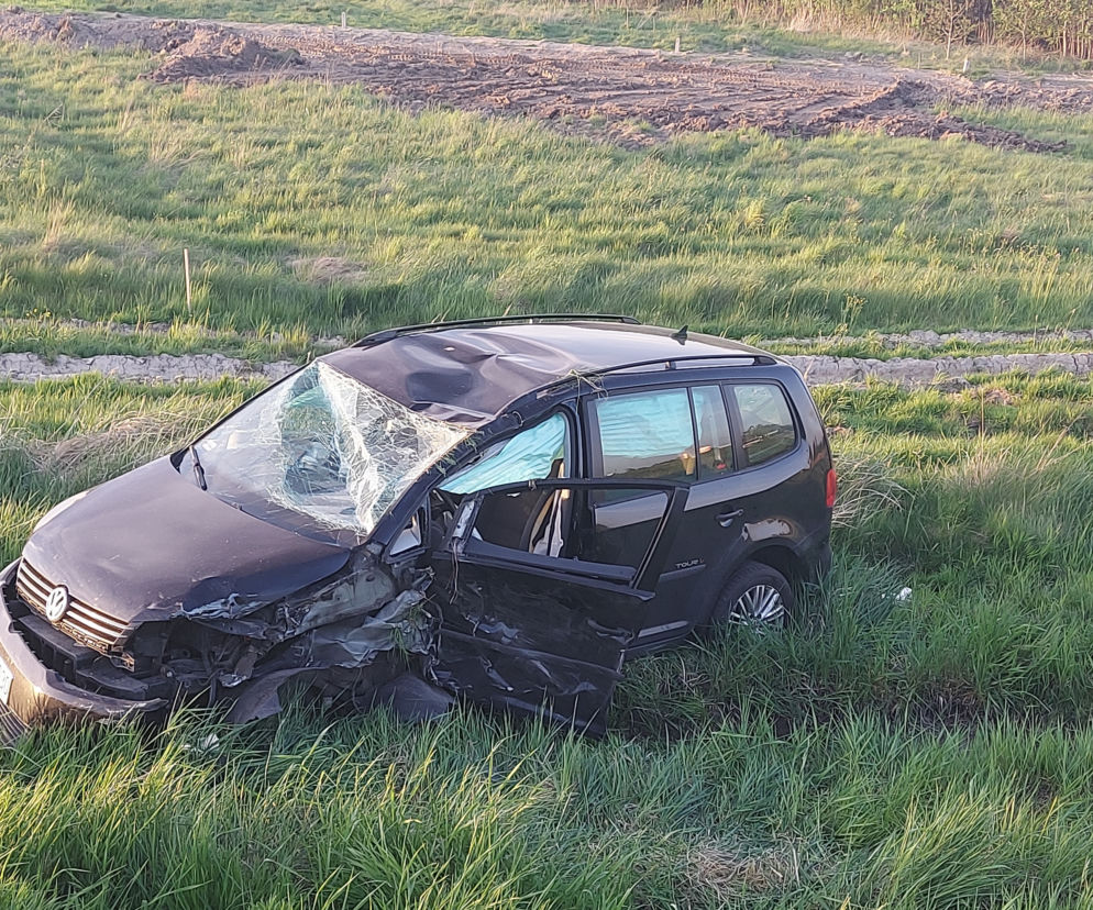 PILNE! Groźny wypadek na DK 42 w Wąchocku. Jedna osoba w szpitalu